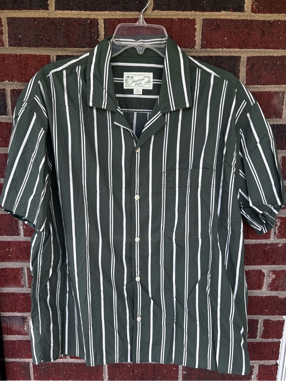 Men’s Short sleeve Button Up Shirt Sz Medium America Eagle NWT green white M